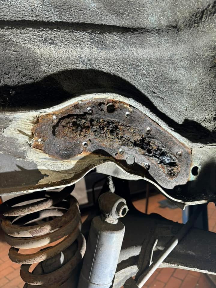 VW T4 1 Paar Verstärkungsbleche Stoßdämpfer hinten als Set links und rechts Version 1 (gerade) - Nachbau kein Originalteil