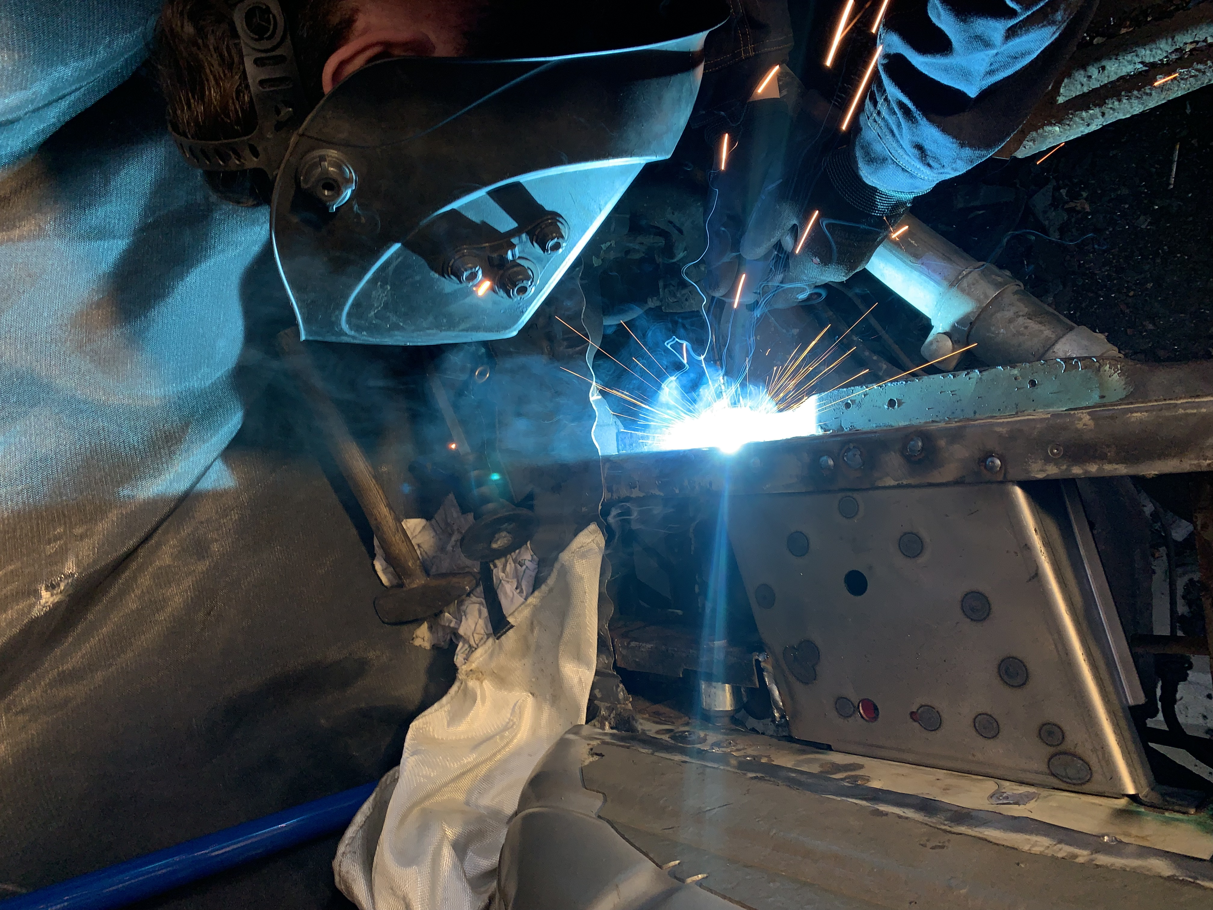 VW T4 Federaufnahme Federteller links - Nachbau kein Originalteil