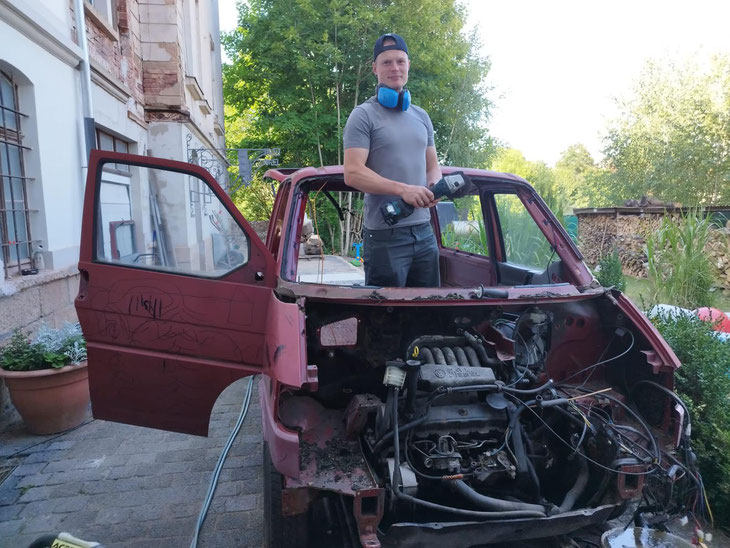 ronny-beim-vw-t4-schlachten