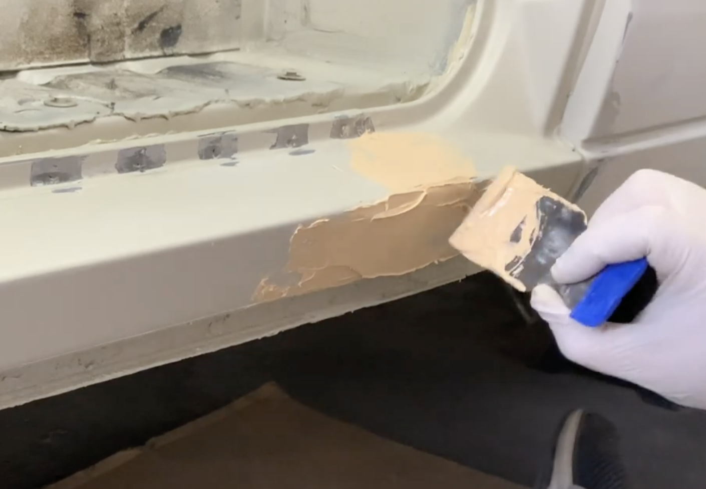 Lackaufbau-bei-eingeschweissten-Reparaturblechen