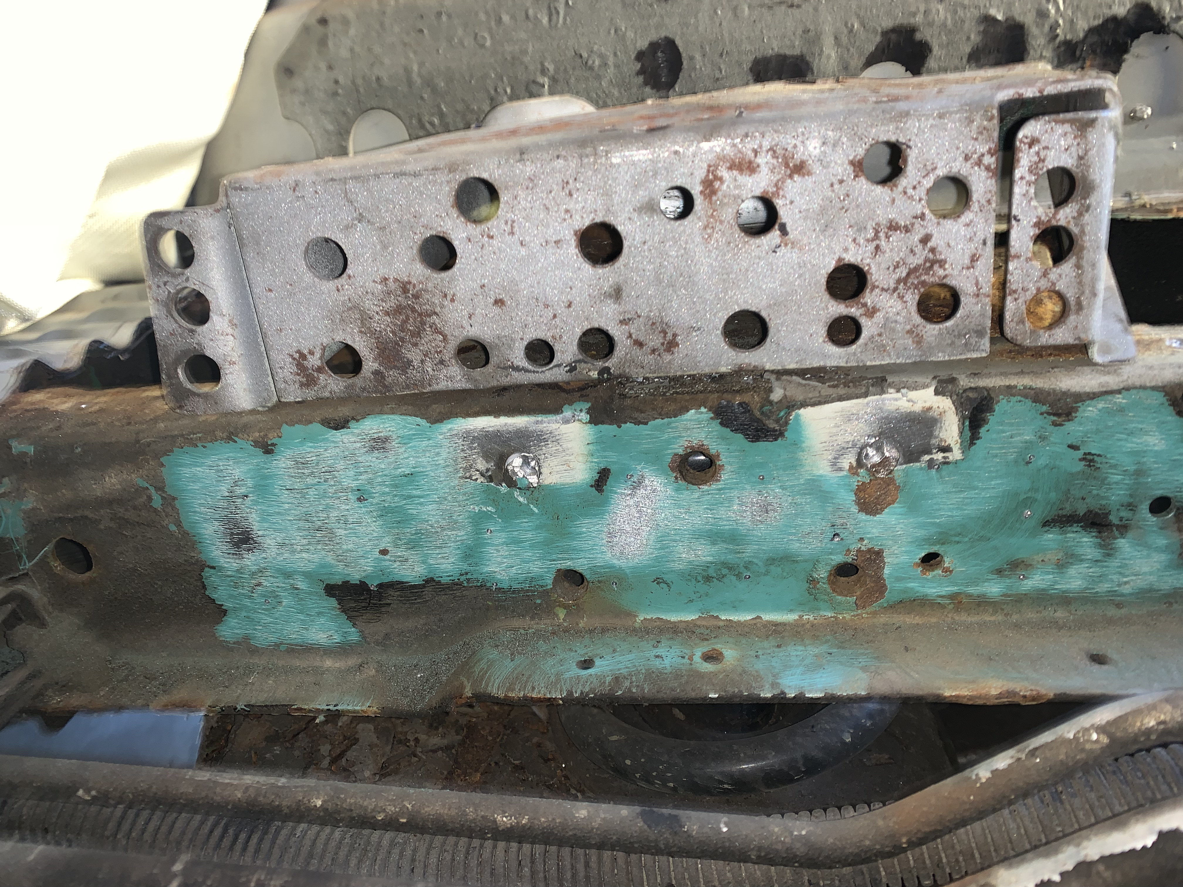 VW T4 Federaufnahme Federteller rechts - Nachbau kein Originalteil