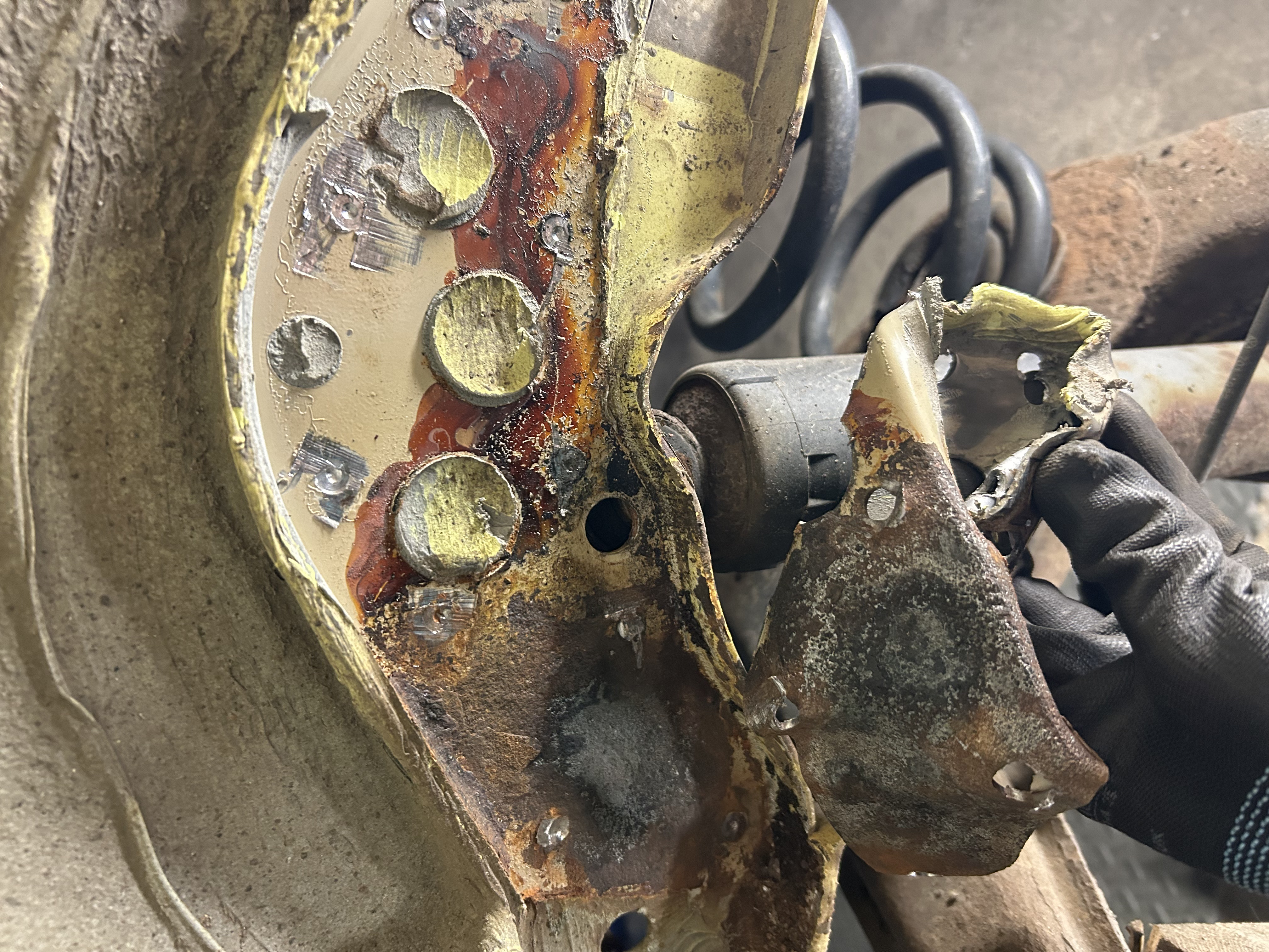 VW T4 1 Paar Verstärkungsbleche Stoßdämpfer hinten als Set links und rechts Version 1 (gerade) - Nachbau kein Originalteil