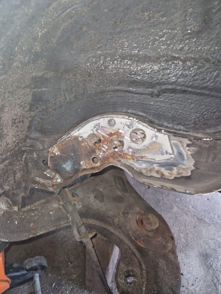 VW T4 1 Paar Verstärkungsbleche Stoßdämpfer hinten als Set links und rechts Version 1 (gerade) - Nachbau kein Originalteil VW T4 1 Paar Verstärkungsbleche Stoßdämpfer hinten als Set links und rechts Version 1 (gerade) - Nachbau kein Originalteil