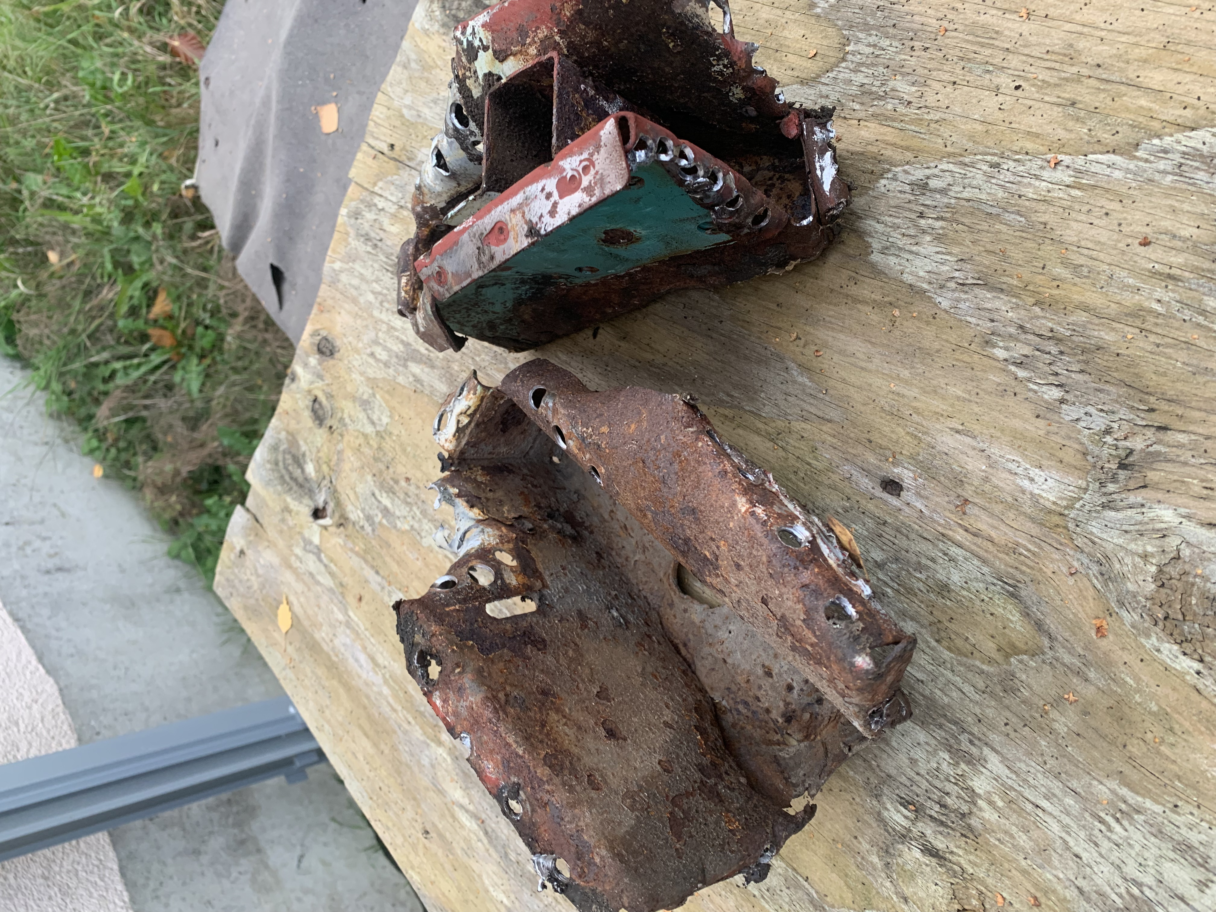 VW T4 Wagenheberaufnahme rechts und links als Set - Nachbau kein Originalteil VW T4 Wagenheberaufnahme rechts und links als Set - Nachbau kein Originalteil