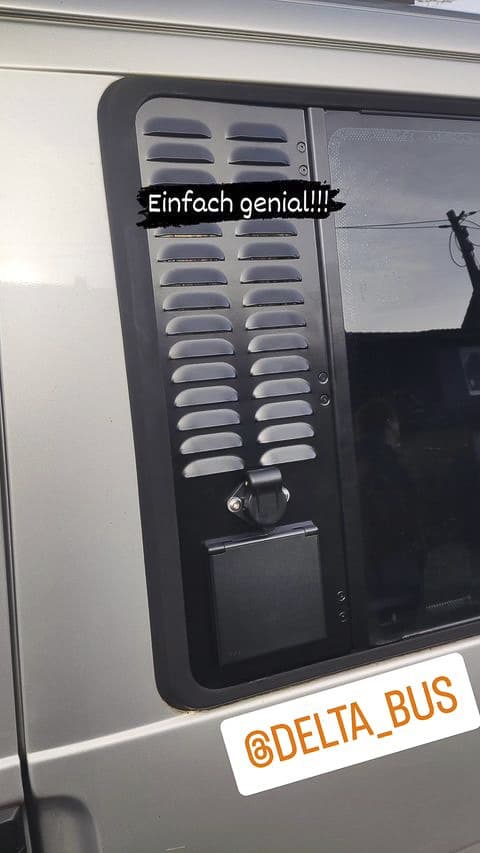 VenturaFlex für VW T4 Schiebefenster Lüftung mit Solar- und CEE, Landstromanschluss + RCD links