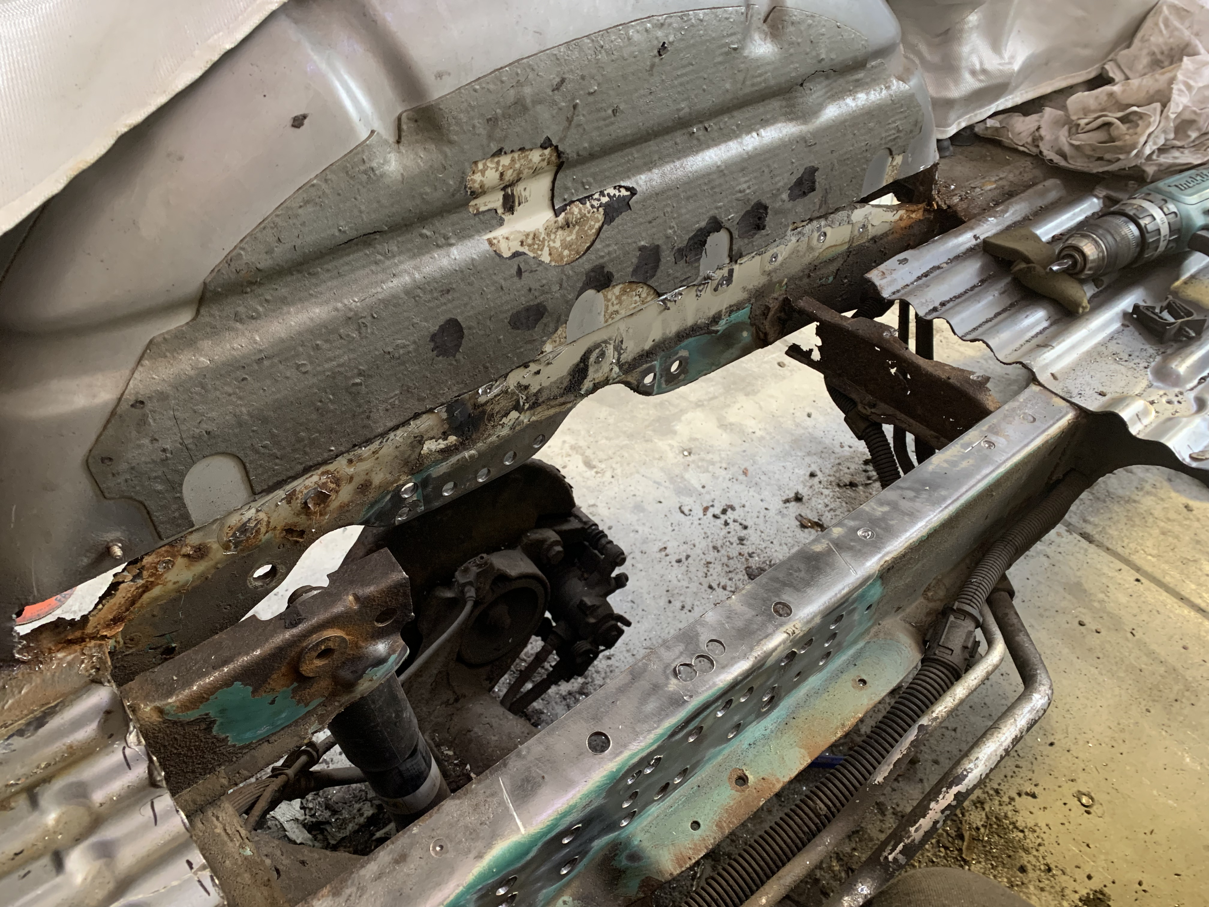 VW T4 Federaufnahme Federteller links - Nachbau kein Originalteil VW T4 Federaufnahme Federteller links - Nachbau kein Originalteil